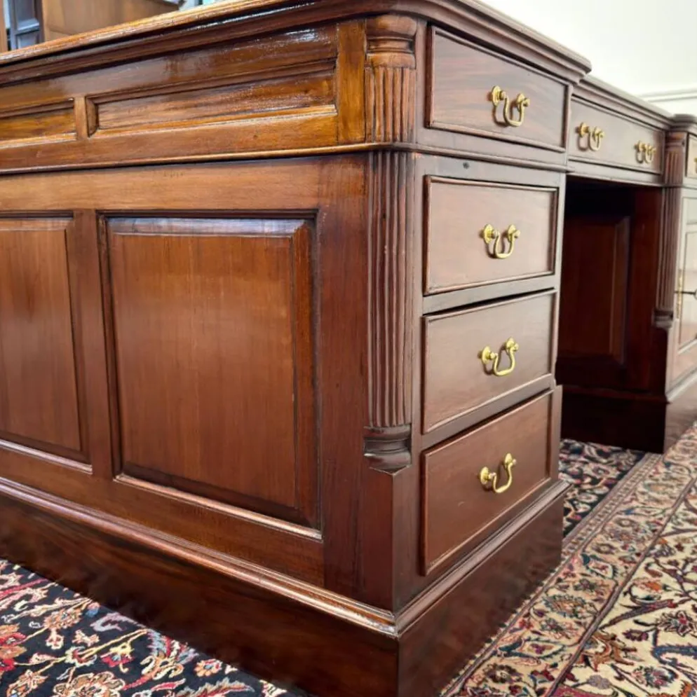 Bureau classique en cuir bordeaux Partnerdesk