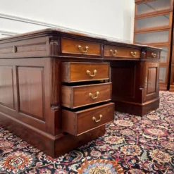 Bureau classique en cuir bordeaux Partnerdesk