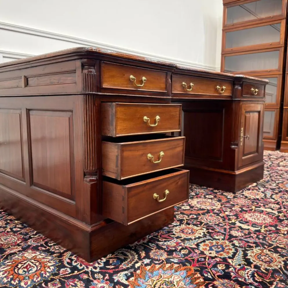 Bureau classique en cuir bordeaux Partnerdesk