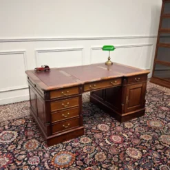 Bureau classique en cuir bordeaux Partnerdesk