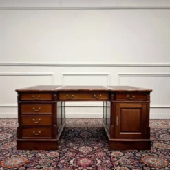 Bureau classique en cuir bordeaux Partnerdesk