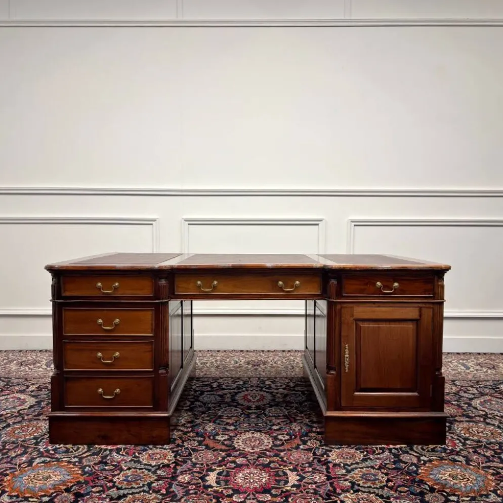 Bureau classique en cuir bordeaux Partnerdesk