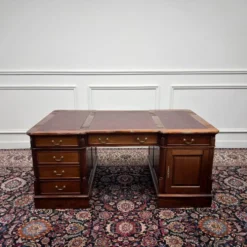 Bureau classique en cuir bordeaux Partnerdesk