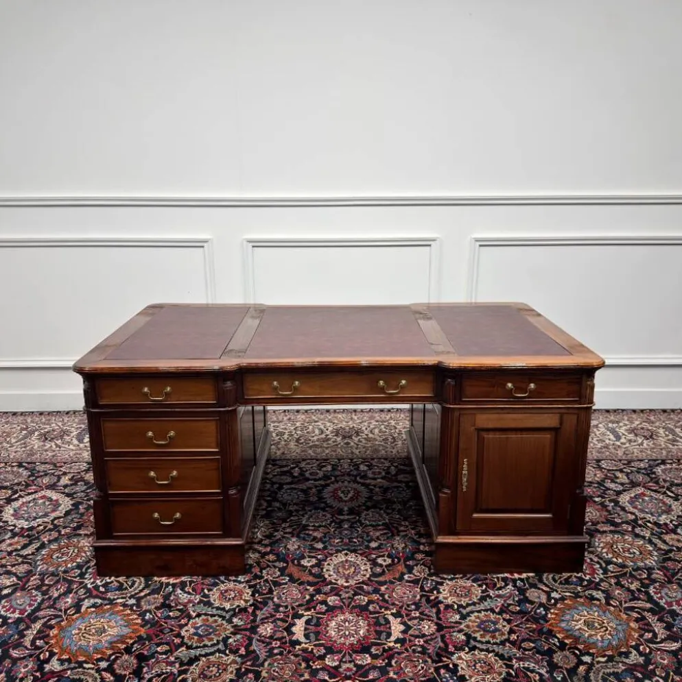 Bureau classique en cuir bordeaux Partnerdesk