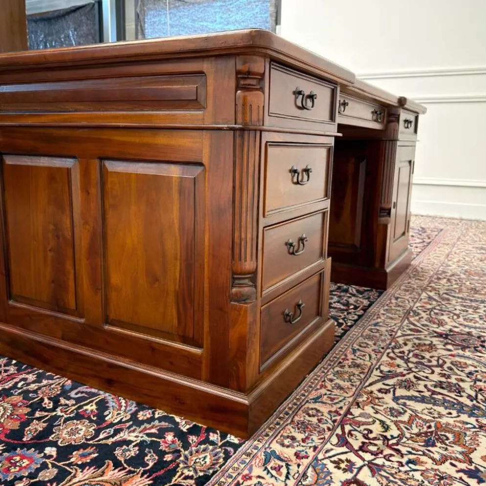 Bureau classique partenaire en cuir noir