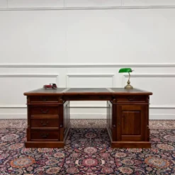 Bureau classique partenaire en cuir noir
