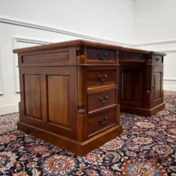 Bureau classique partenaire en cuir noir