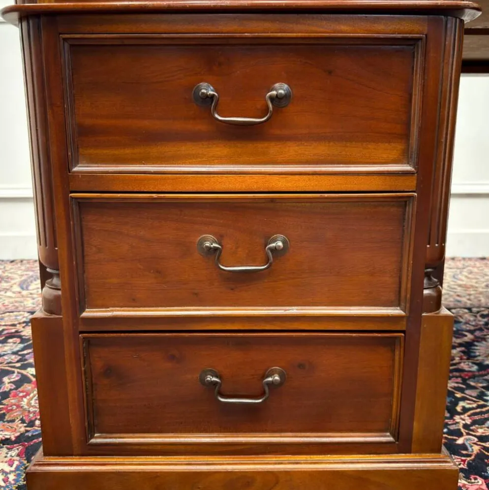Bureau classique partenaire en cuir noir