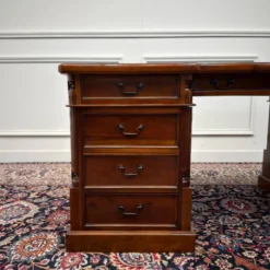 Bureau classique partenaire en cuir noir