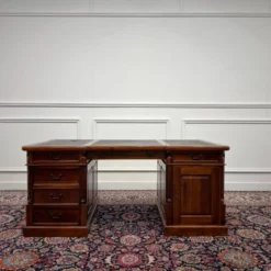 Bureau classique partenaire en cuir noir