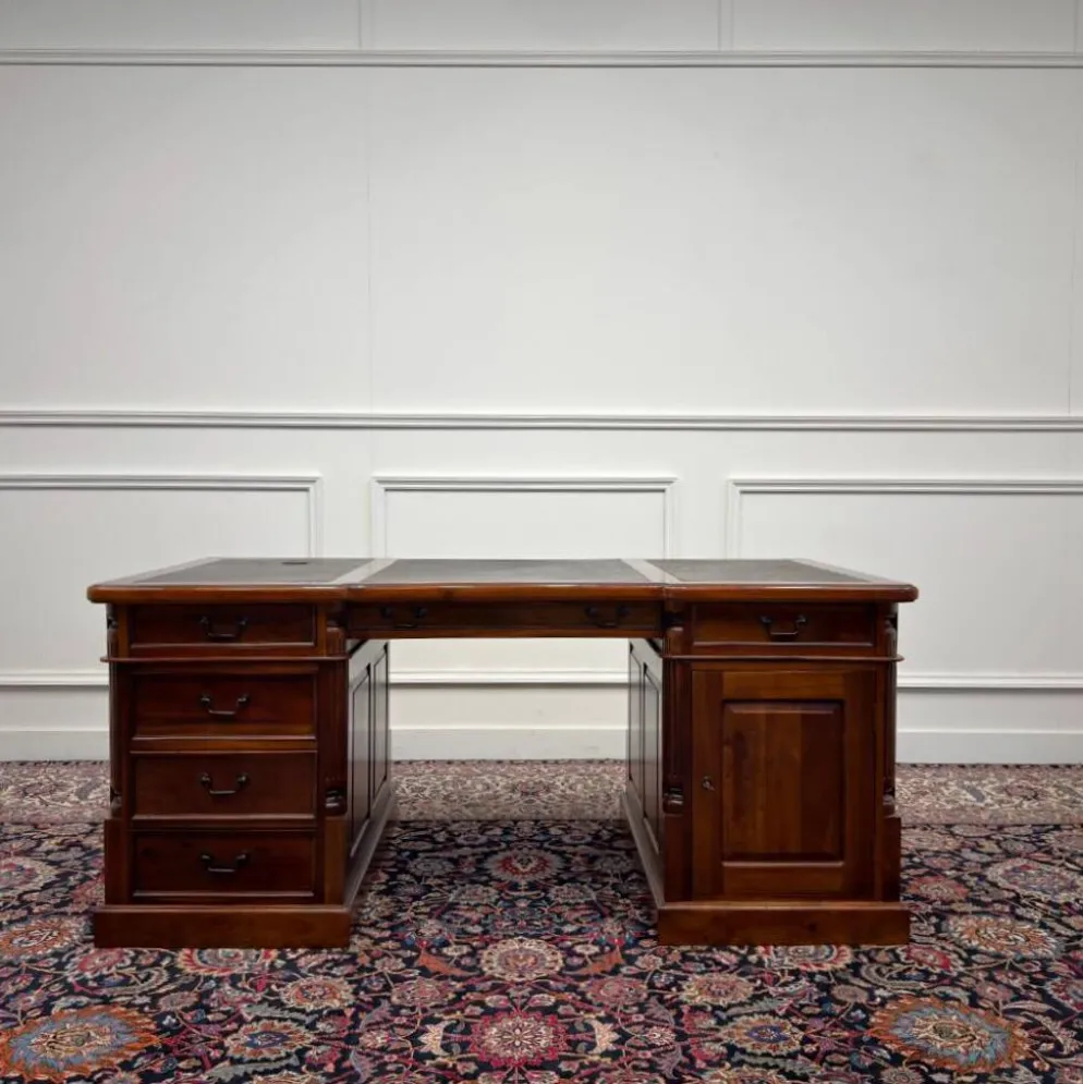 Bureau classique partenaire en cuir noir
