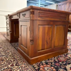 Bureau classique partenaire en cuir noir