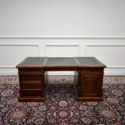 Bureau classique partenaire en cuir noir
