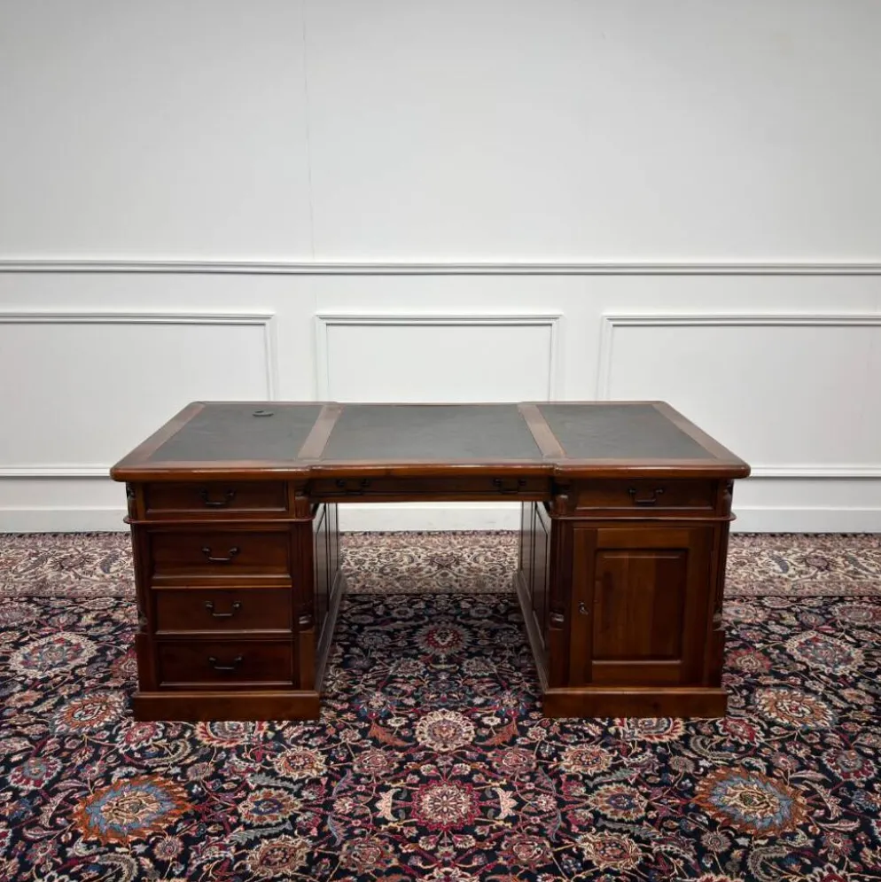 Bureau classique partenaire en cuir noir