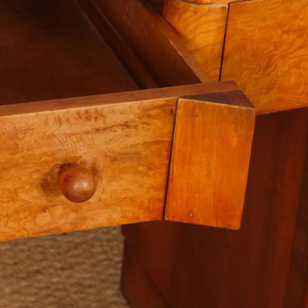 Bureau/coiffeuse en bois de loupe datant des années 1930