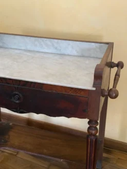 Bureau coiffeuse en bois et marbre