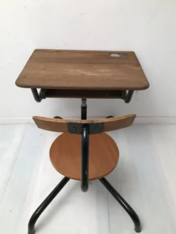 Bureau écolier avec son encrier signé