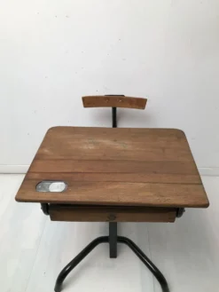 Bureau écolier avec son encrier signé