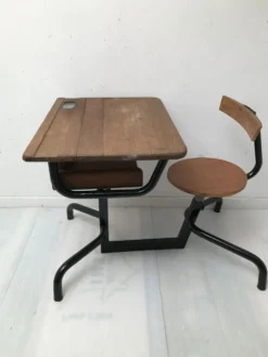 Bureau écolier avec son encrier signé