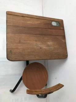 Bureau écolier avec son encrier signé