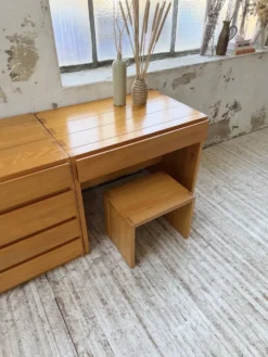Bureau + commode + tabouret pin Maison Regain Savoie