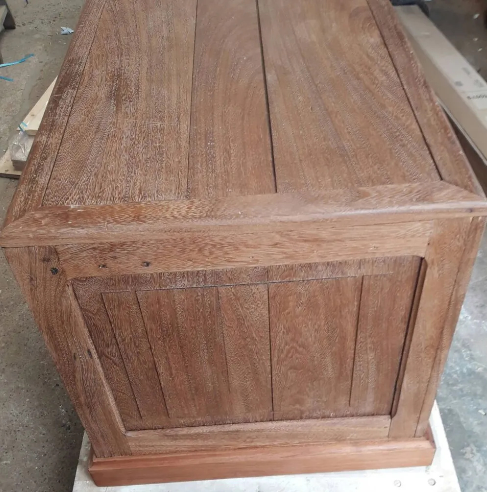 Bureau comptoir en bois exotique