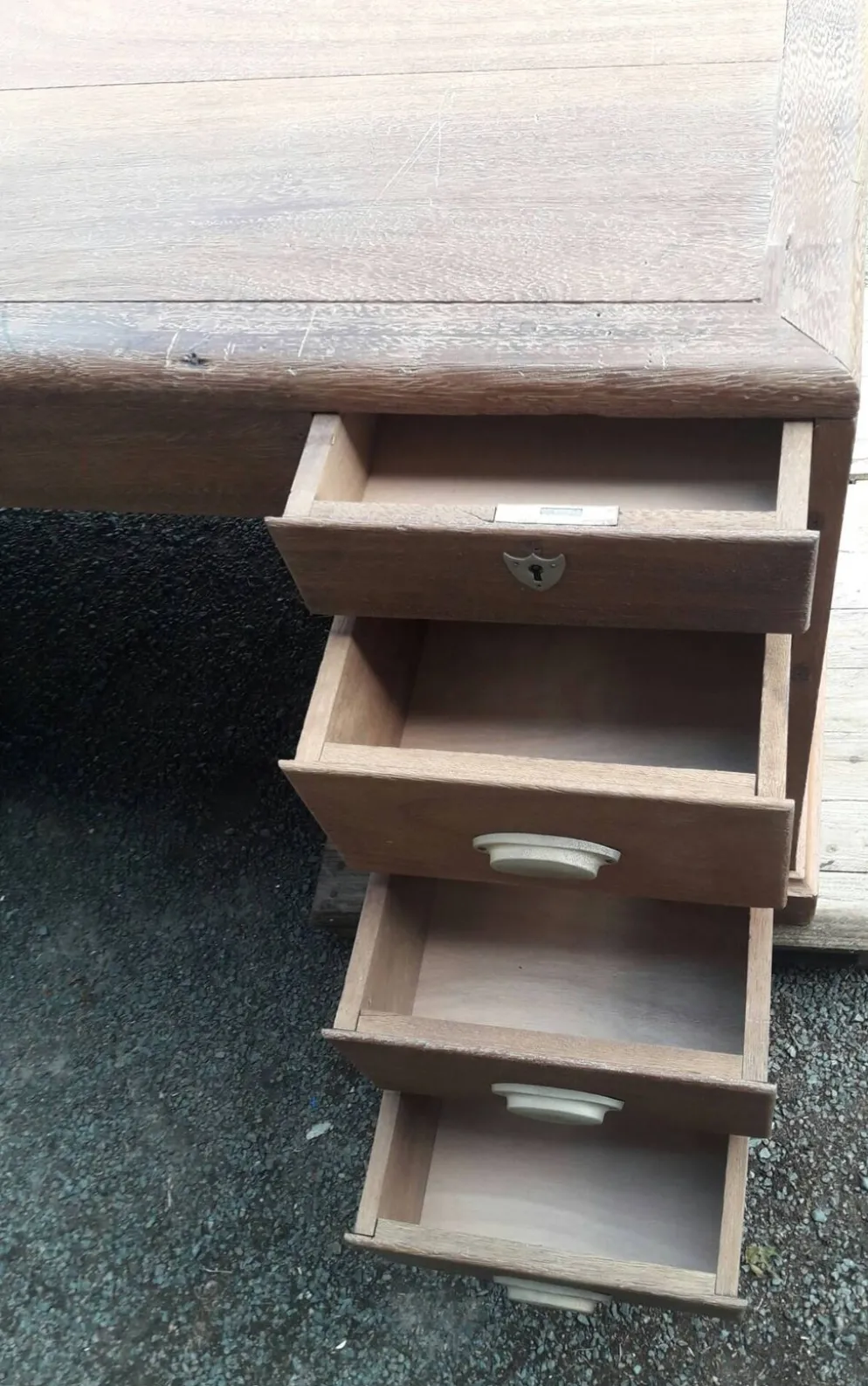 Bureau comptoir en bois exotique