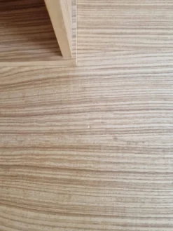 Bureau comtemporain avec son gradin