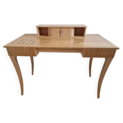 Bureau comtemporain avec son gradin