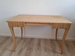 Bureau comtemporain avec son gradin