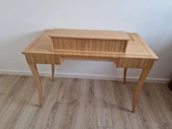 Bureau comtemporain avec son gradin