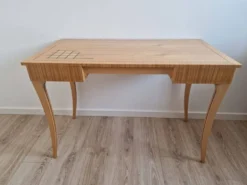Bureau comtemporain avec son gradin