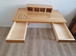 Bureau comtemporain avec son gradin