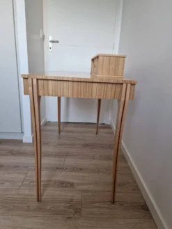 Bureau comtemporain avec son gradin