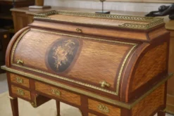 Bureau à cylindre de style Louis XVI en marqueterie époque Napoléon III