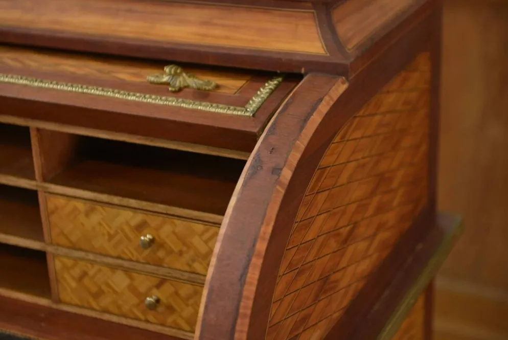 Bureau à cylindre de style Louis XVI en marqueterie époque Napoléon III