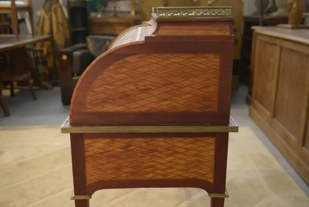Bureau à cylindre de style Louis XVI en marqueterie époque Napoléon III