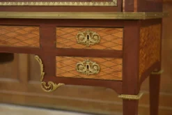 Bureau à cylindre de style Louis XVI en marqueterie époque Napoléon III