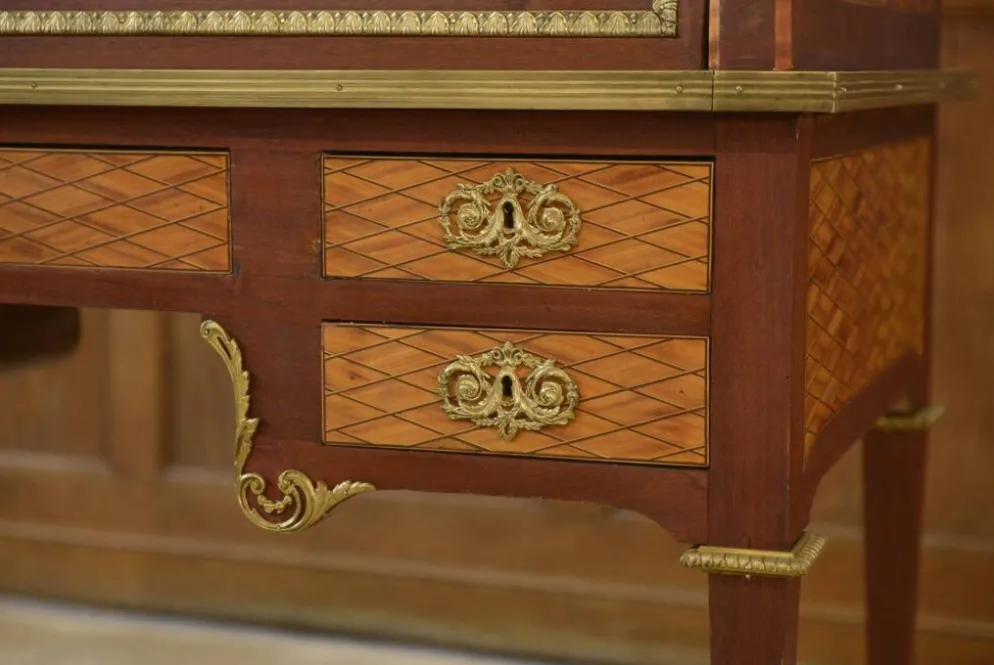 Bureau à cylindre de style Louis XVI en marqueterie époque Napoléon III