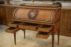 Bureau à cylindre de style Louis XVI en marqueterie époque Napoléon III
