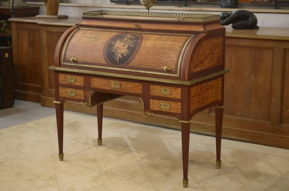 Bureau à cylindre de style Louis XVI en marqueterie époque Napoléon III