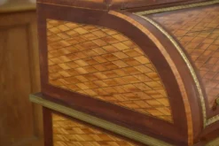 Bureau à cylindre de style Louis XVI en marqueterie époque Napoléon III