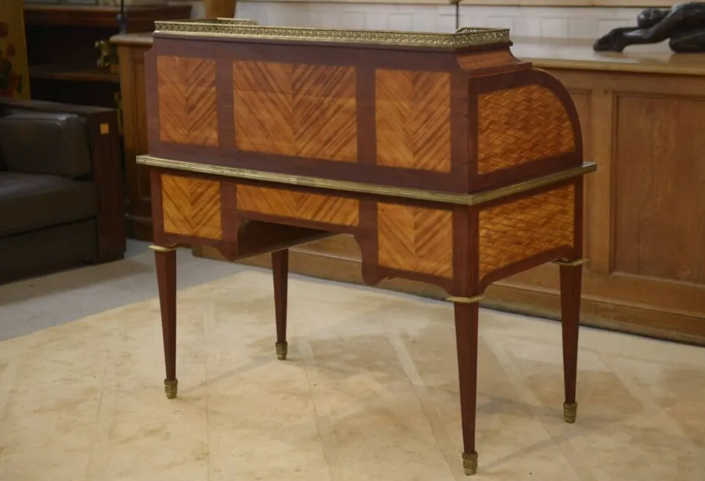 Bureau à cylindre de style Louis XVI en marqueterie époque Napoléon III