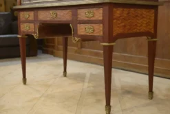 Bureau à cylindre de style Louis XVI en marqueterie époque Napoléon III