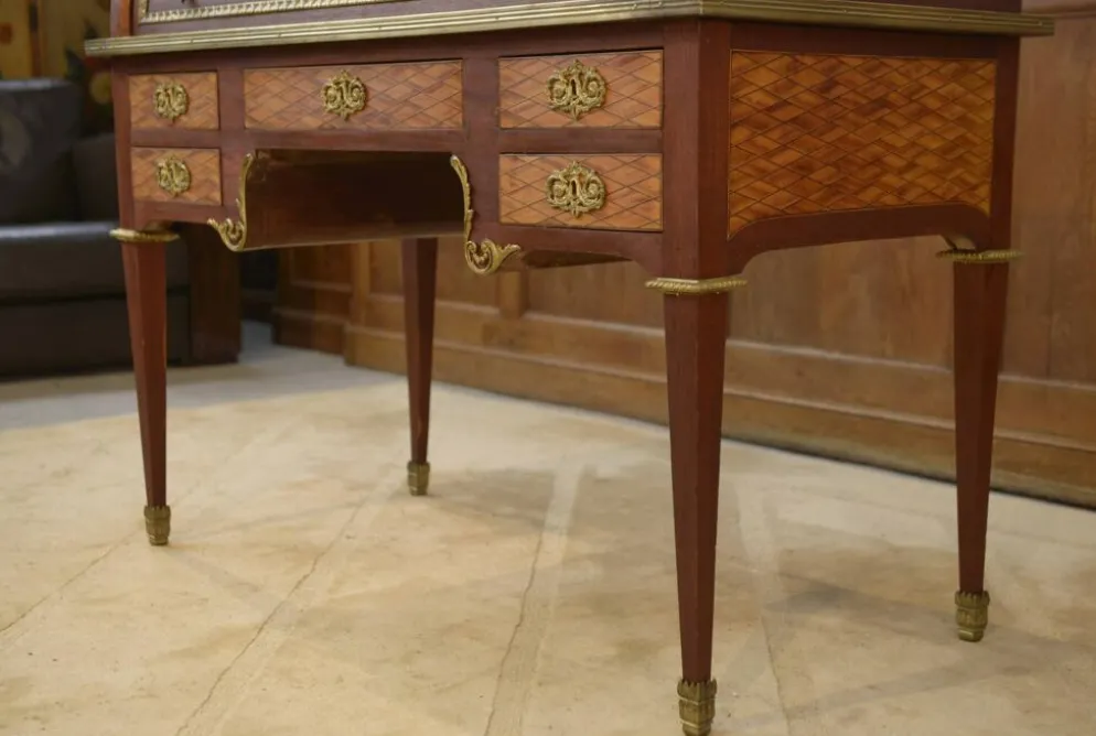Bureau à cylindre de style Louis XVI en marqueterie époque Napoléon III