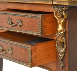 Bureau à cylindre de style Louis XVI en marqueterie