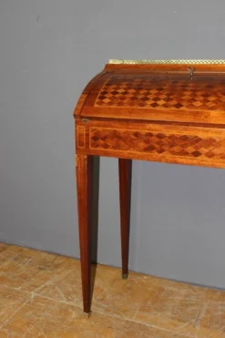 Bureau à cylindre en marqueterie de style Louis XVI