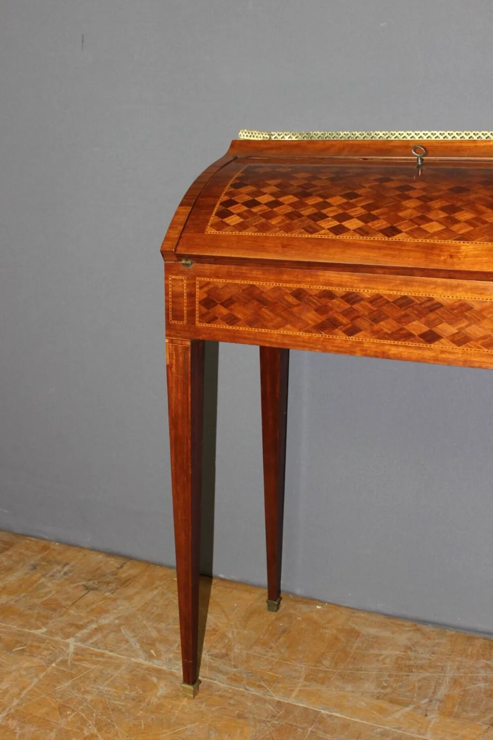 Bureau à cylindre en marqueterie de style Louis XVI
