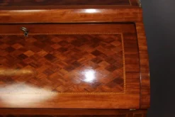 Bureau à cylindre en marqueterie de style Louis XVI