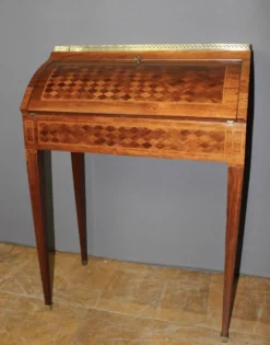 Bureau à cylindre en marqueterie de style Louis XVI